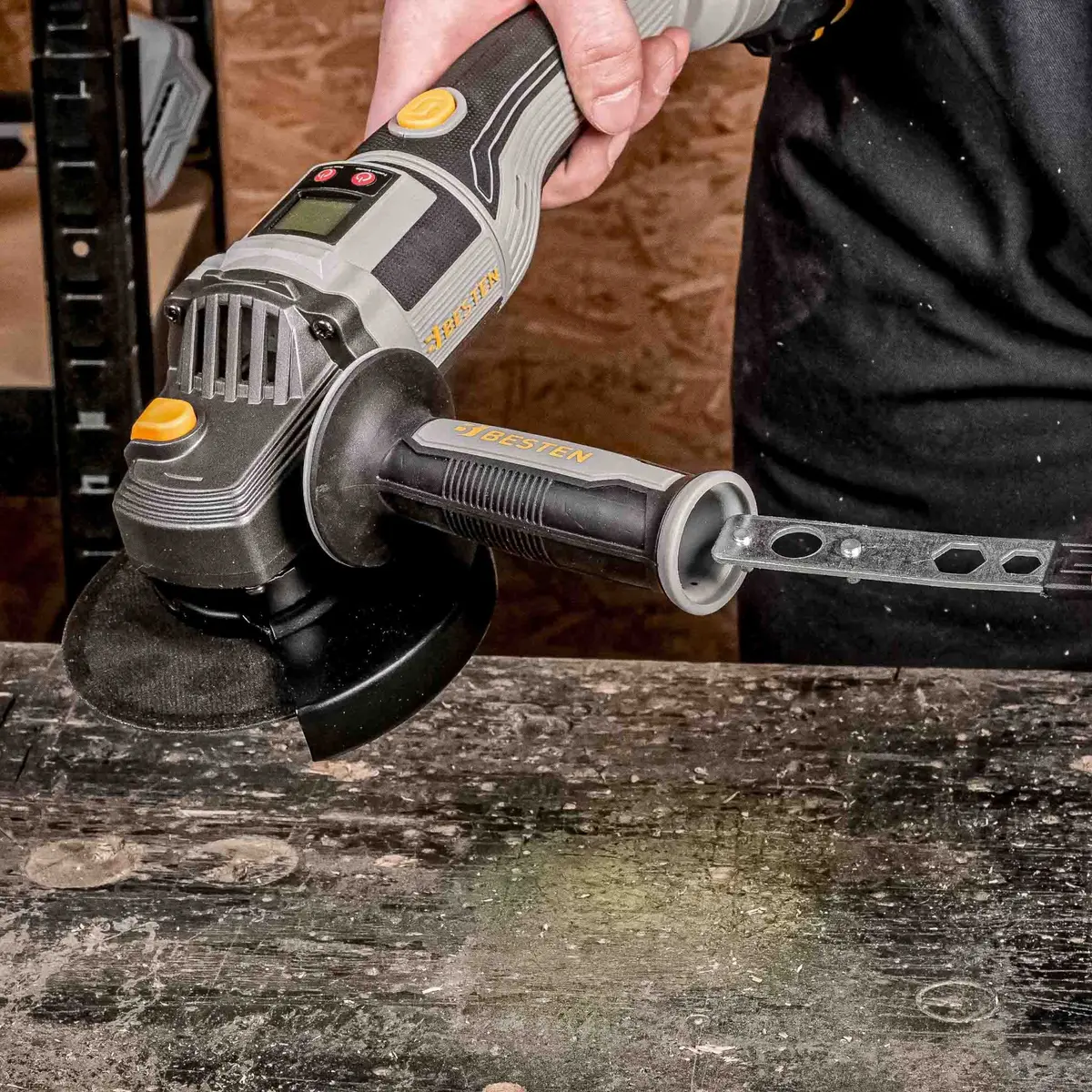 Szlifierka kątowa BESTEN BE-2851 - ergonomiczny kształt